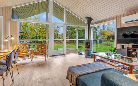 Ensio - 800M from the Sea: Hout, Huis, Veranda, Dek, Hardwood, Dak, Beits, Houten Vloer, Eco Hotel