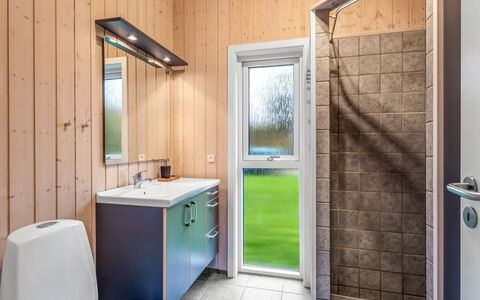 Ensio - 800M from the Sea: Hout, Huis, Veranda, Dek, Hardwood, Dak, Beits, Houten Vloer, Eco Hotel