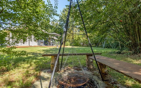 Ensio - 800M from the Sea: Hout, Huis, Veranda, Dek, Hardwood, Dak, Beits, Houten Vloer, Eco Hotel