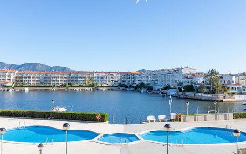 Empuriabrava 918: Water, Lucht, Dag, Azure, Gebouw, Kust En Oceanic Landvormen, Zwemwater, Landschap, Strand, Natuurlijk Landschap