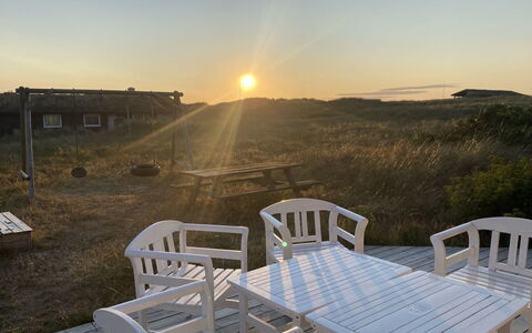 Adrienne - 490M from the Sea: Lucht, Meubilair, Horizon, Schemer, Zonsondergang, Zon, Zonsopkomst, Buitenmeubels, Buitentafel, Afterglow
