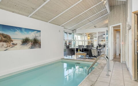 Adrienne - 490M from the Sea: Interieur Ontwerp, Verdieping, Toevlucht, Meubilair, Samengesteld Materiaal, Zwembad, Plafond, Hotel, Stoel, Schaduw