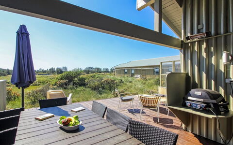 Adrienne - 490M from the Sea: Landgoed, Schaduw, Veranda, Werf, Siding, Garden Gebouwen, Villa, Binnenplaats, Balkon, Schuur