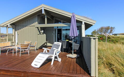Adrienne - 490M from the Sea: Hout, Huis, Verblijf, Hardwood, Toevlucht, Schaduw, Dek, Veranda, Plank, Beits