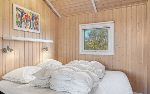 Adrienne - 490M from the Sea: Hout, Slaapkamer, Bed, Plafond, Interieur Ontwerp, Bedding, Laken, Huis, Bed Frame, Kamer