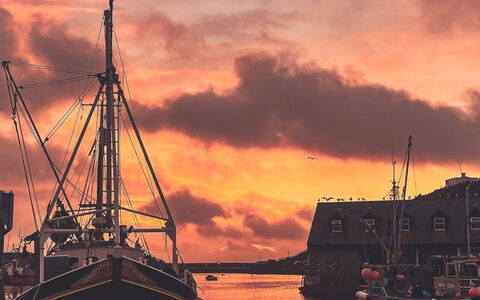 The Old Inn: Boot, Water, Watercraft, Schemer, Zonsondergang, Afterglow, Boten En Varen - Materialen En Benodigdheden, Zonsopkomst, Horizon, Avond