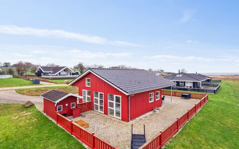 Aira - 200M from the Sea: Dak, Huis, Huis, Verblijf, Deur, Siding, Dek, Veranda, Plank, Hardwood