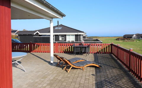 Aira - 200M from the Sea: Dak, Huis, Huis, Verblijf, Deur, Siding, Dek, Veranda, Plank, Hardwood