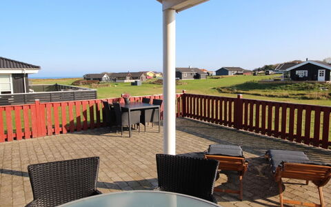 Aira - 200M from the Sea: Dak, Huis, Huis, Verblijf, Deur, Siding, Dek, Veranda, Plank, Hardwood