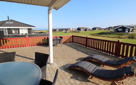 Aira - 200M from the Sea: Dak, Huis, Huis, Verblijf, Deur, Siding, Dek, Veranda, Plank, Hardwood
