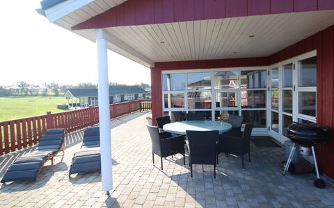 Aira - 200M from the Sea: Dak, Huis, Huis, Verblijf, Deur, Siding, Dek, Veranda, Plank, Hardwood
