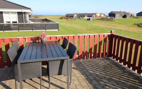 Aira - 200M from the Sea: Dak, Huis, Huis, Verblijf, Deur, Siding, Dek, Veranda, Plank, Hardwood