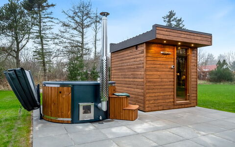 Grimar - 400M to the Fjord: Hout, Huis, Veranda, Dek, Hardwood, Dak, Beits, Houten Vloer, Eco Hotel