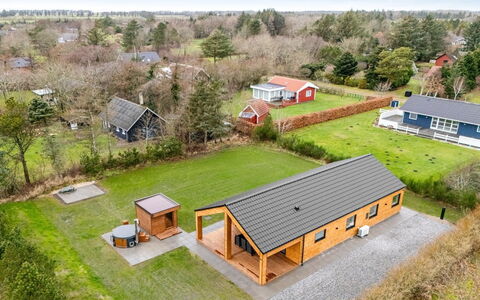 Grimar - 400M to the Fjord: Hout, Huis, Veranda, Dek, Hardwood, Dak, Beits, Houten Vloer, Eco Hotel