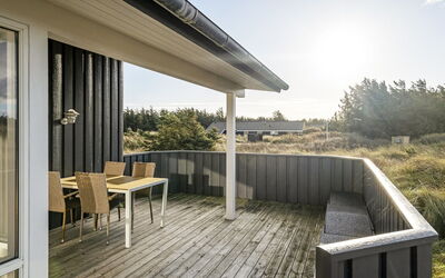 Melina - 300M from the Sea