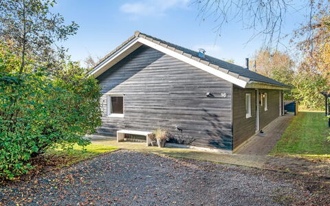 Efka - 600M to the Fjord: Meubilair, Interieur Ontwerp, Flooring, Verdieping, Plafond, Kamer, Stoel, Tafel, Appartement, Keuken En Eettafel