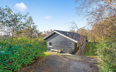 Efka - 600M to the Fjord: Meubilair, Interieur Ontwerp, Flooring, Verdieping, Plafond, Kamer, Stoel, Tafel, Appartement, Keuken En Eettafel