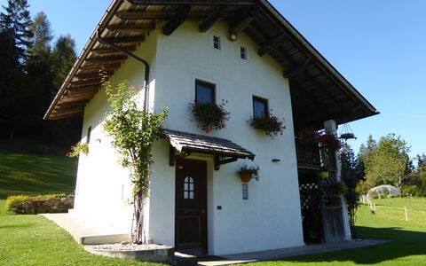 Baita Mountain View Pale San Martino: Gebouw, Huis, Huis, Struik, Verblijf, Deur, Boerderij, Tuin, Werf