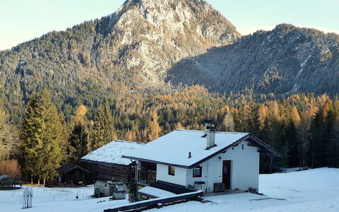 Baita Mountain View Pale San Martino: Eigendom, Lucht, Sneeuw, Berg, Helling, Natuurlijk Landschap, Lariks, Huis, Boom, Fabriek