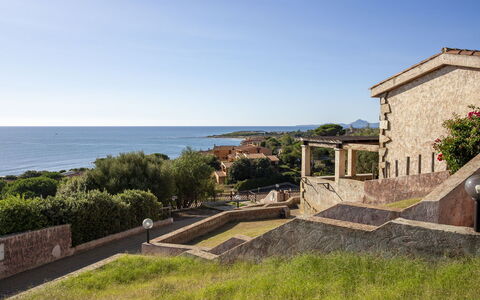 Villino Trilocale Apartments Seaside: Lucht, Blauw, Horizon, Architectuur, Zee, Kust En Oceanic Landvormen, Kust, Oceaan, Landgoed, Villa