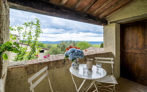 La Palazzina, Ville Di Corsano, Home And Pool: Muur, Bloempot, Kamerplant, Stoel, Linens, Boerderij, Buitenmeubels, Villa, Balkon, Backyard