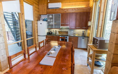 Matkajoentie 4B: Flooring, Hout, Verdieping, Interieur Ontwerp, Plafond, Meubilair, Keuken, Beits, Houten Vloer, Kamer