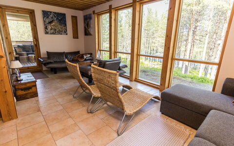 Matkajoentie 4B: Meubilair, Flooring, Hout, Verdieping, Interieur Ontwerp, Huis, Houten Vloer, Stoel, Kamer, Woonkamer