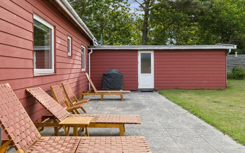 Torbjörn - 100M from the Sea: Hout, Buitenmeubels, Meubilair, Deur, Beits, Verblijf, Backyard, Tuin, Werf, Hardwood