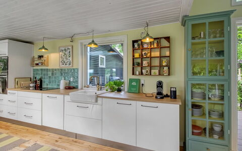 Mielikki - 2Km from the Sea: Keuken, Cabinetry, Interieur Ontwerp, Countertop, Meubilair, Toestel Van De Keuken, Hout, Flooring, Major Appliance, Plafond
