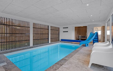 Hana - 800M from the Sea: Flooring, Verdieping, Interieur Ontwerp, Plafond, Zwembad, Toevlucht, Meubilair, Samengesteld Materiaal, Kamer, Hotel