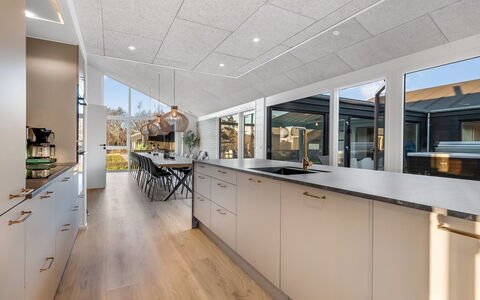 Hana - 800M from the Sea: Keuken, Hout, Plafond, Flooring, Interieur Ontwerp, Countertop, Verdieping, Lichte Inrichting, Houten Vloer, Toestel Van De Keuken