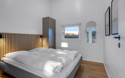 Hana - 800M from the Sea: Hout, Slaapkamer, Plafond, Interieur Ontwerp, Flooring, Verdieping, Bed, Bedding, Laken, Bed Frame