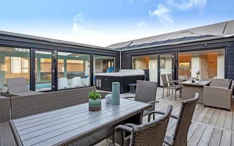 Hana - 1.8Km from the Sea: Landgoed, Schaduw, Oprit, Boerderij
