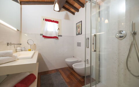 Villa Elena: Flooring, Muur, Interieur Ontwerp, Verdieping, Loodgieterswerkinrichting, Badkamer, Plafond, Wastafel, Huis, Kamer