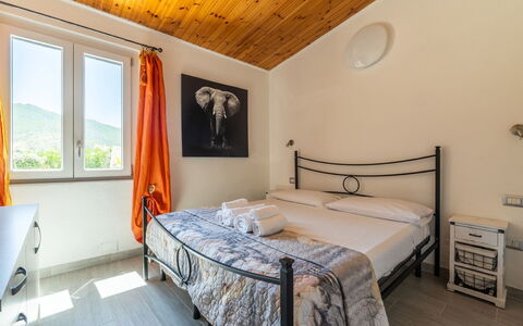 Doxina: Huis, Bed, Slaapkamer, Hotel, Bed Frame, Bedding