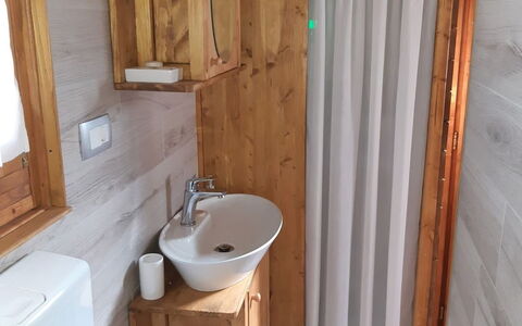 Casa Robinson Nature, Wifi, Istria, Croazia: Hout, Flooring, Verdieping, Kamer, Beits, Loodgieterswerkinrichting, Wastafel In De Badkamer, Hardwood, Wastafel, Plank
