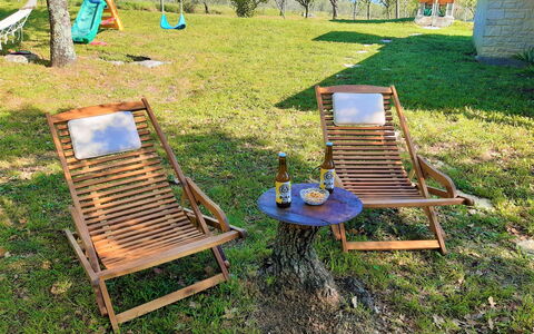 Casa Robinson Nature, Wifi, Istria, Croazia: Meubilair, Hout, Buitenmeubels, Stoel, Ligstoel, Hardwood, Beits, Chaise Longue, Armleuning, Timmerhout