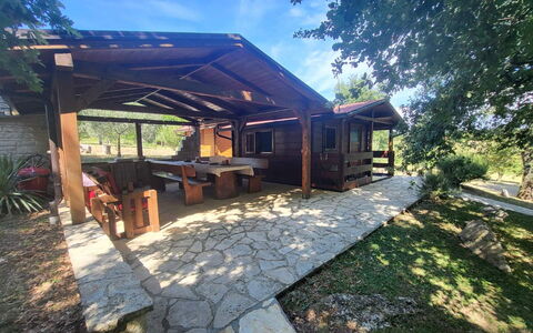 Casa Robinson Nature, Wifi, Istria, Croazia: Hout, Schaduw, Verblijf, Outdoor Structuur, Garden Gebouwen, Backyard, Hardwood, Blokhut, Werf, Beits