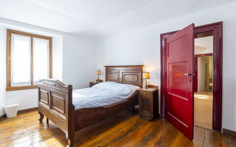 Morelli: Meubilair, Cabinetry, Gebouw, Venster, Comfort, Hout, Lade, Bed Frame, Bed, Textiel
