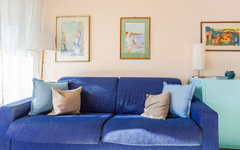 Le Diplomate: Meubilair, Blauw, Bankstel, Interieur Ontwerp, Kussen, Textiel, Flooring, Kussen Gooien, Verdieping, Woonkamer