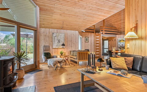 Gjorgjija - 50M from the Sea: Hout, Plafond, Interieur Ontwerp, Flooring, Verdieping, Meubilair, Huis, Kamer, Woonkamer, Bankstel