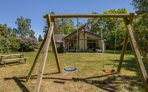 Gjorgjija - 50M from the Sea: Hout, Land Lot, Speeltoestel, Tuin, Schaduw, Vrije Tijd, Gazon, Park, Speelplaats, Backyard