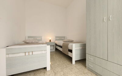 La Torre 1.1: Flooring, Verdieping, Interieur Ontwerp, Slaapkamer, Appartement, Meubilair, Kamer, Bed, Plafond, Bed Frame