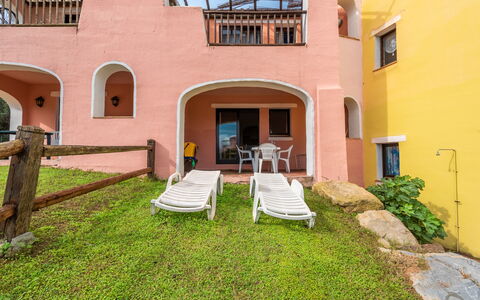 Apartments In Country Village Near Stintino: Buitenmeubels, Hacienda, Hotel, Toevlucht, Villa, Balkon, Badplaats, Ligstoel