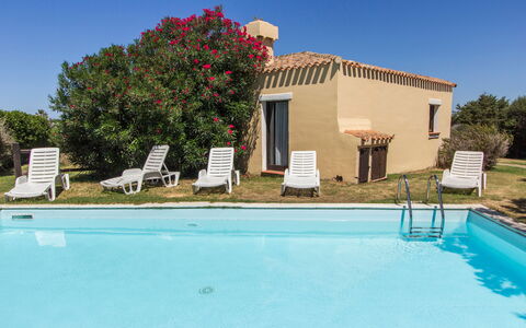 Villetta Mare Blu With Pool, Country Village, Stin: Zwembad, Toevlucht, Landgoed, Eco Hotel, Buitenmeubels, Villa, Boerderij, Hacienda, Ligstoel, Schaduw