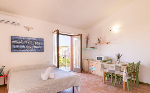 Casa Pavoncelle Apartments In Gallura: Muur, Appartement, Huis, Balkon, Stoel, Kamerplant, Veranda, Hotel, Buitenmeubels, Villa