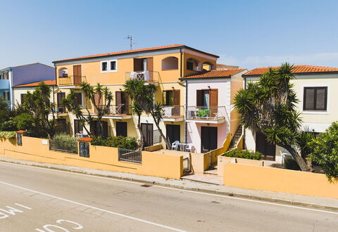 Casa Pavoncelle Apartments In Gallura: Gebouw, Venster, Woongebied,  Dorf\, Facade, Buurt, Huis, Huis, Stedelijk Ontwerp, Menselijke Nederzetting