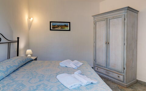 Casa Faro Green Village Sardegna: Eigendom, Gebouw, Azure, Hout, Interieur Ontwerp, Comfort, Fotolijst, Verf, Verdieping