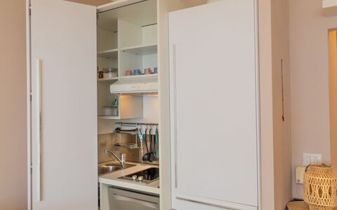 Castiglioncello 230: Hout, Cabinetry, Flooring, Interieur Ontwerp, Meubilair, Verdieping, Kast, Toestel Van De Keuken, Keuken, Stellingen