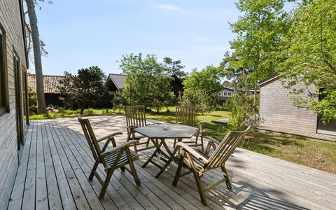 Dagino - 200M from the Sea: Vegetation, Struik, De Lente, Verblijf, Tuin, Schaduw, Backyard, Werf, Stoel